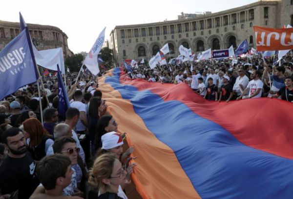 Αρμενία: Άνοιξαν οι κάλπες των πρόωρων βουλευτικών εκλογών