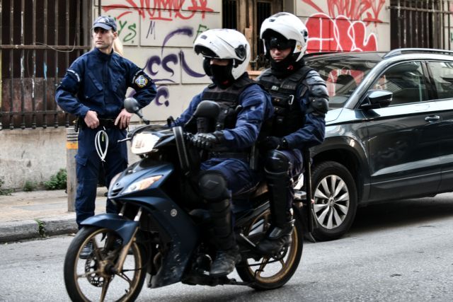 Συνελήφθη ληστής ετών… 8 – Μαζί με δυο 15χρονους έδειρε και έκλεψε ανήλικους στο Σύνταγμα