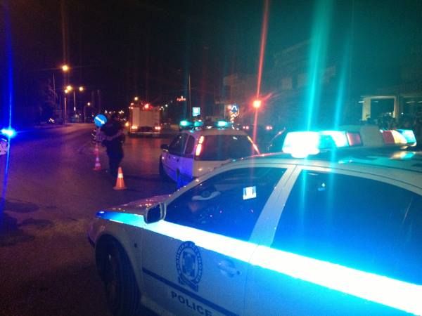 Θεσσαλονίκη: Kουκουλοφόροι με ρόπαλα έκαναν «ντου» σε καφετέρια