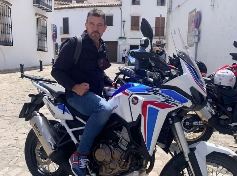 Αντόνιο Μπαντέρας: H εταιρία παραγωγής διευκρινίζει τι έχει συμβεί με την «απάτη»