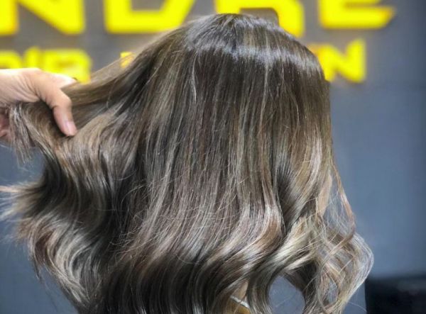 French balayage: Αυτή είναι η νέα τάση για τo χρώμα των μαλλιών και μας αρέσει πολύ