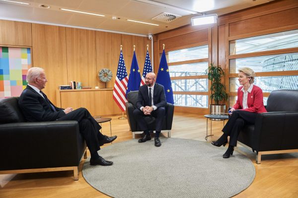 ΕΕ: Συνεργασία για πανδημία, εμπόριο και κλίμα αποφασίστηκε στη σύνοδο ΕΕ-ΗΠΑ