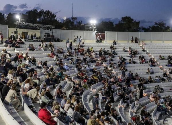 Άρση μέτρων: Αυξάνεται η πληρότητα σε θέατρα και συναυλιακούς χώρους – Τι αλλάζει και από πότε