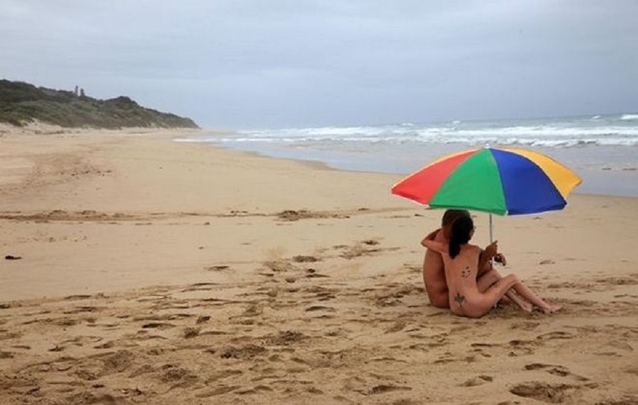 Ρόδος – Άγριος καβγάς σε παραλία γυμνιστών: Ξυλοκόπησε παρέα επειδή αρνούνταν… να γδυθούν