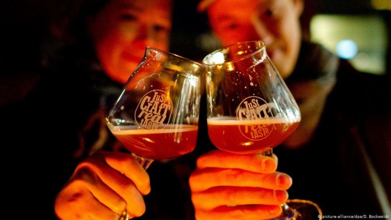 Γερμανία – Covid 19: Ψήνουν ψωμί με… μπύρα για να επιβιώσουν