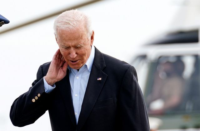 Eπεισοδιακά ξεκίνησε το ταξίδι Μπάιντεν στην Ευρώπη – Του επιτέθηκαν… τζιτζίκια