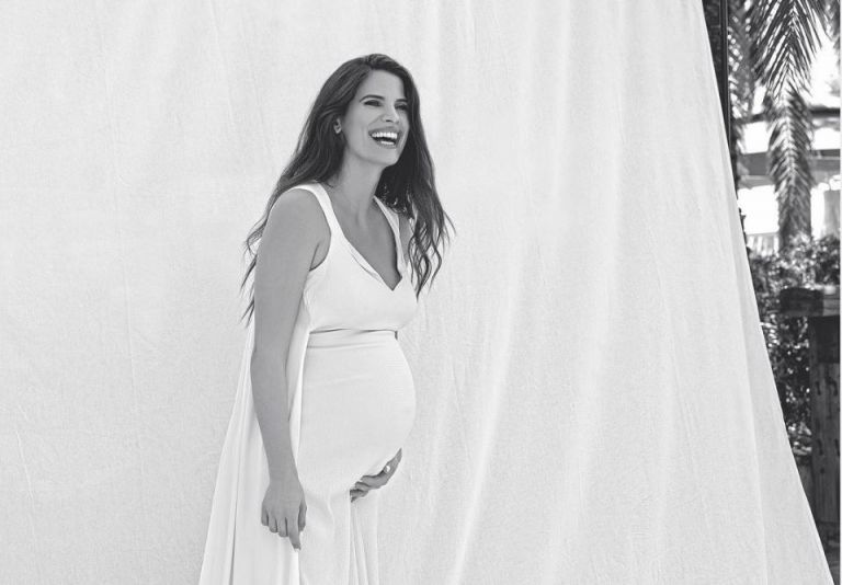 Χριστίνα Μπόμπα: «Πόσα χέρια χωράνε σε μια κοιλιά»