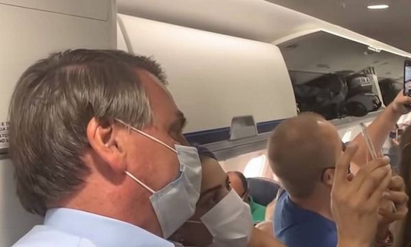 Κόλαση Covid 19 στη Βραζιλία: Πώς αντέδρασαν επιβάτες αεροσκάφους μόλις είδαν τον Μπολσονάρο