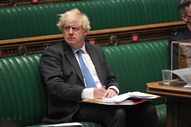 Βρετανία: Κλιμακώνεται η πίεση στον πρωθυπουργό Τζόνσον προκειμένου να αποπέμψει τον υπουργό Υγείας