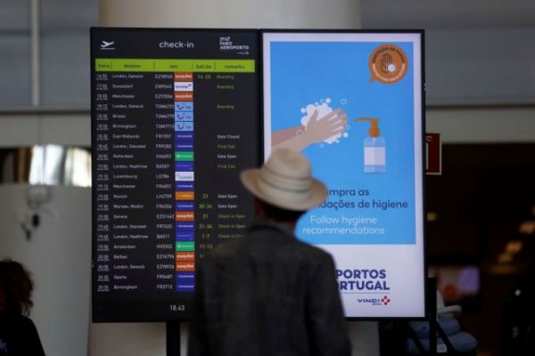«Βόμβα» στη Βρετανία: Η κυβέρνηση προτρέπει τους πολίτες για διακοπές εντός των συνόρων