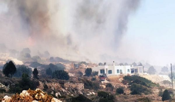 Πάρος: Αναζωπύρωση της πυρκαγιάς στην περιοχή του Προδρόμου