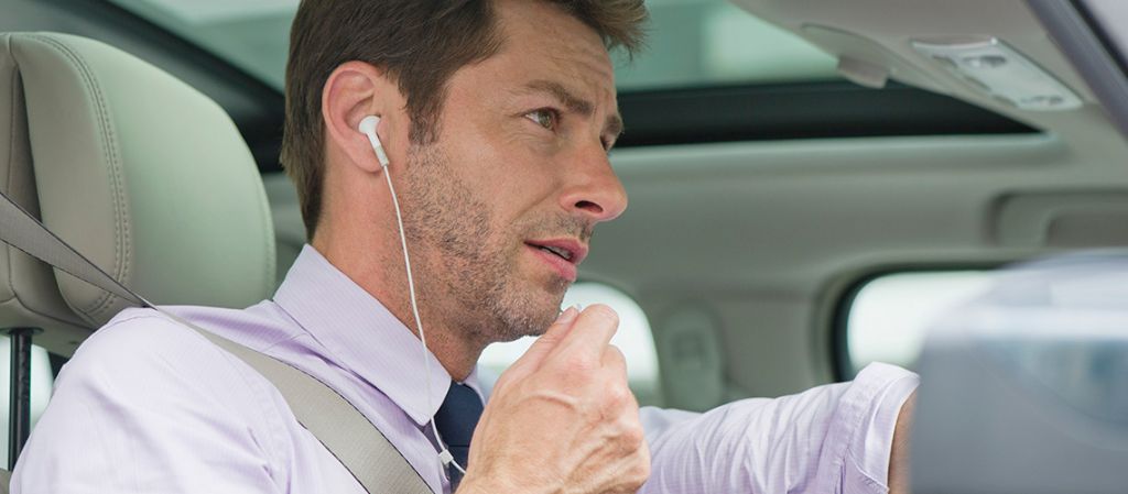 Ακουστικά στο αυτοκίνητο; Μια όχι και τόσα αθώα συνήθεια