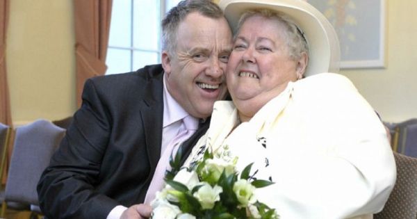 Απίστευτο: Χώρισε τη γυναίκα του μετά από 8 χρόνια γάμου και παντρεύτηκε την πεθερά του