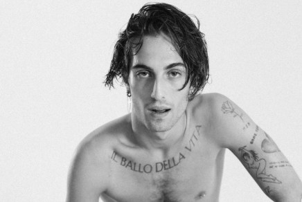 Ο Νταμιάνο Νταβίντ ποζάρει μόνο με το εσώρουχο και «ανάβει φωτιές»