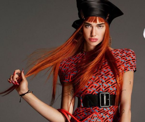 Η Dua Lipa γίνεται η νέα μούσα του Versace