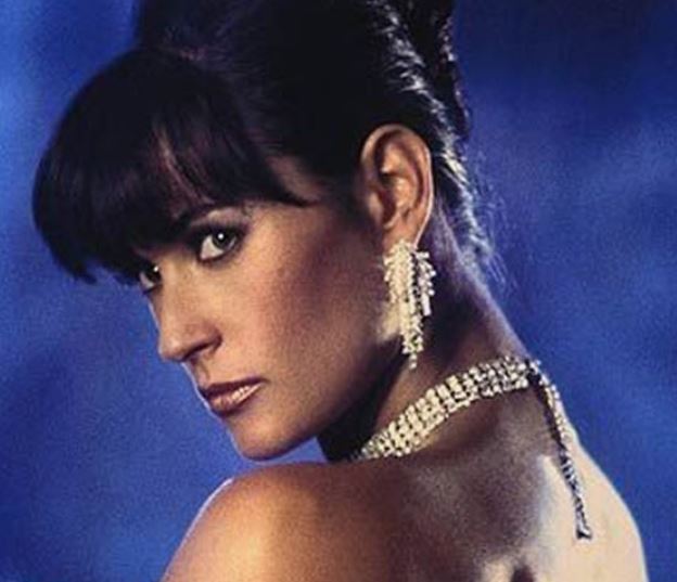 Ντέμι Μουρ: Το επετειακό στριπτίζ της 25 χρόνια μετά