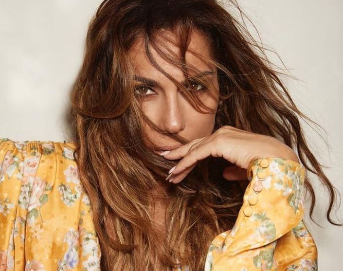 Δέσποινα Βανδή: Ποζάρει με μπικίνι χωρίς ίχνος ρετούς