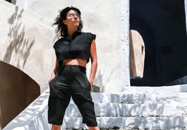 Μαρίνα Βερνίκου: Τopless βουτιά στις ελληνικές Σεϋχέλλες