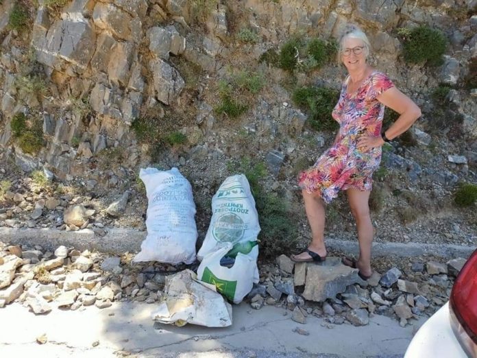 Μάθημα περιβαλλοντικής συμπεριφοράς από ολλανδούς τουρίστες – Μάζεψαν 20 κιλά σκουπίδια από μονοπάτι στον Ομαλό