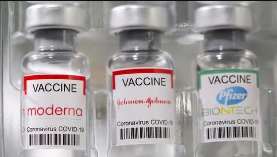 Kικίλιας: Ανοίγουν πάνω από 420.000 ραντεβού για εμβολιασμό με Pfizer, Moderna και J&J