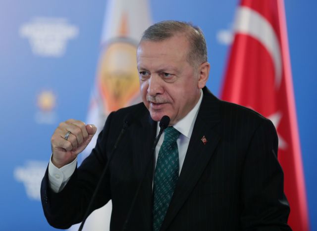 Τουρκία: Ανεβάζει στροφές σε εμβολιασμούς και τουρισμό