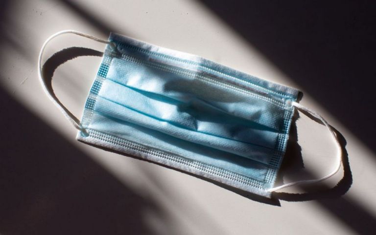 Παυλάκης: Δεν θα πετάξουμε μάσκες το καλοκαίρι – Νομοτέλεια 4ο κύμα της πανδημίας από φθινόπωρο