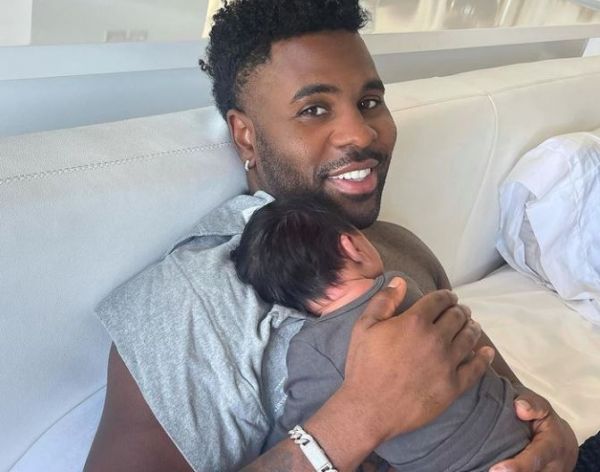 Jason Derulo: Ποζάρει με τον νεογέννητο γιο του και «ρίχνει» το Instagram