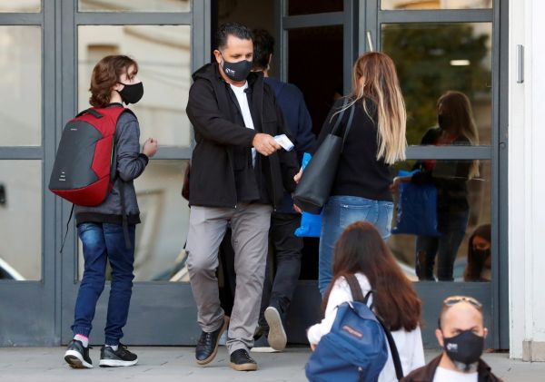 Αργεντινή: Ρεκόρ θανάτων από κοροναϊό το τελευταίο 24ωρο ενώ το εμβολιαστικό πρόγραμμα ασθμαίνει