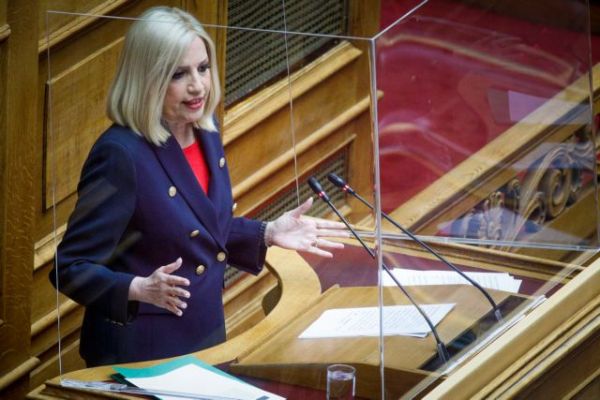 Γεννηματά για εργασιακό: Το ΠΑΣΟΚ έκανε υποχρεωτική τη ΣΣΕ για τη διευθέτηση εργασίας – Εσείς την καταργείτε