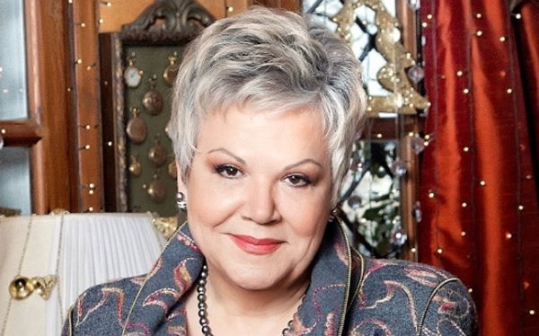 Τένια Μακρή: Ξεκαθαρίζει τι εννοούσε με το «γοητευτική προσωπικότητα ο πιλότος» μετά τον σάλο