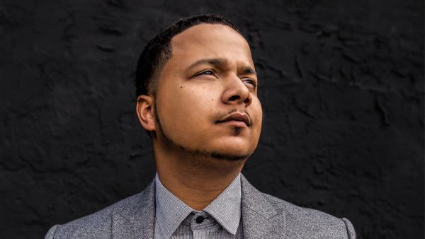 Η μητέρα του τον πέταξε στα σκουπίδια μόλις γεννήθηκε – Αποδείχθηκε ιδιοφυία και έγινε εκατομμυριούχος