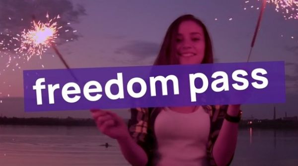 Freedom pass: «Αντίδωρο» ή «προσβολή» για τους νέους; Τι είπαν Θεοδωρικάκος και Ζαχαριάδης στο MEGA