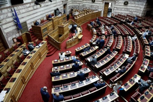 ΝΔ: Από το 2016 το καταστατικό μας απαγορεύει τον δανεισμό – Η αύξηση του χρέους οφείλεται στους τόκους