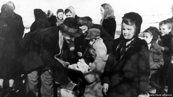 Γερμανία: Εγκαινίασαν ίδρυμα για τους… γερμανούς πρόσφυγες του δικού τους Β’ Παγκοσμίου Πολέμου