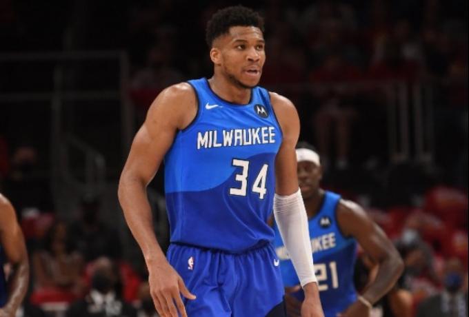 Τα καλύτερα του Γιάννη από το «μπρέικ» των Μπακς