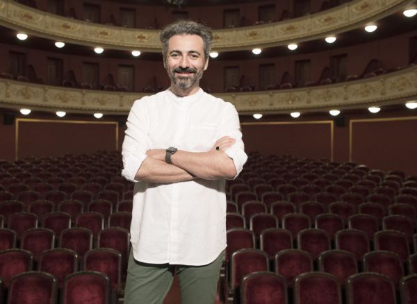 Λευτέρης Γιοβανίδης: Ψυχή και καρδιά του Πειραιά το Δημοτικό Θέατρο