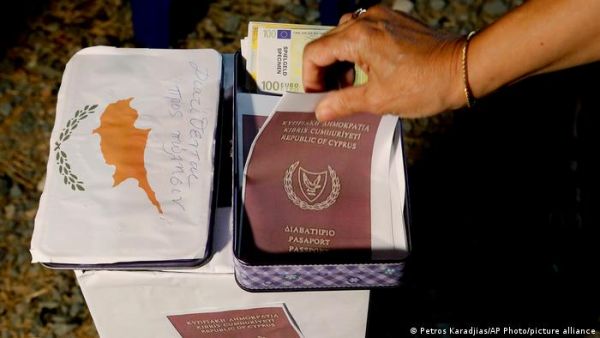 Κύπρος: Συνεχίζονται οι χρυσές δουλειές με χρυσά διαβατήρια