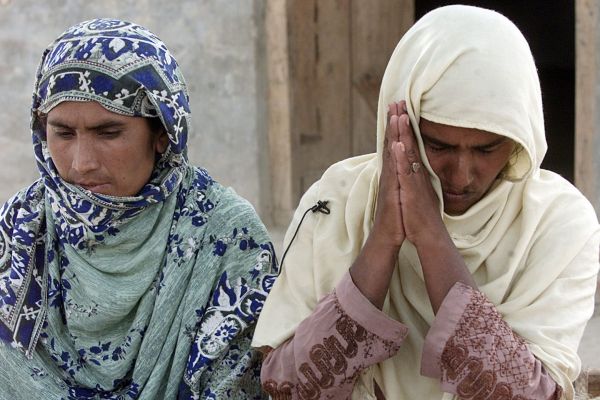 Πακιστάν: Οργή με τις δηλώσεις του πρωθυπουργού – «Τα θύματα βιασμού ήταν ελαφρά ντυμένα»