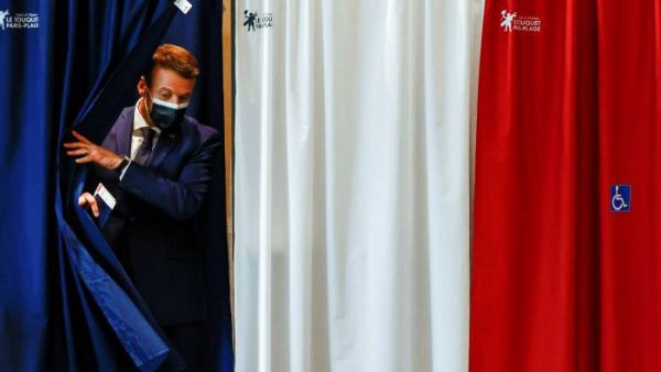 Εκλογικά σύννεφα στον δρόμο του Μακρόν για την επανεκλογή