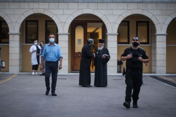 Μονή Πετράκη: Αυτοί είναι οι επτά Μητροπολίτες που δέχτηκαν επίθεση με βιτριόλι – Τα νεότερα για την υγεία τους