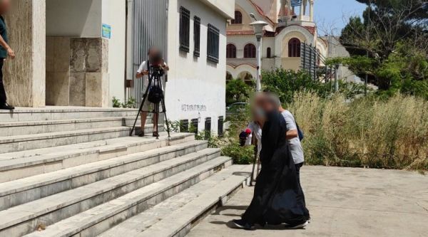 Αγρίνιο: «Με βίασε όταν ήμουν 13 ετών» – Οι καταγγελίες κατά του ιερέα και τι βρέθηκε στο σπίτι του