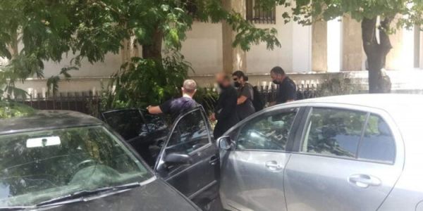 Αγρίνιο: Kατέθεσε υπέρ του ιερέα η μητέρα των κοριτσιών που τον κατήγγειλαν για βιασμό