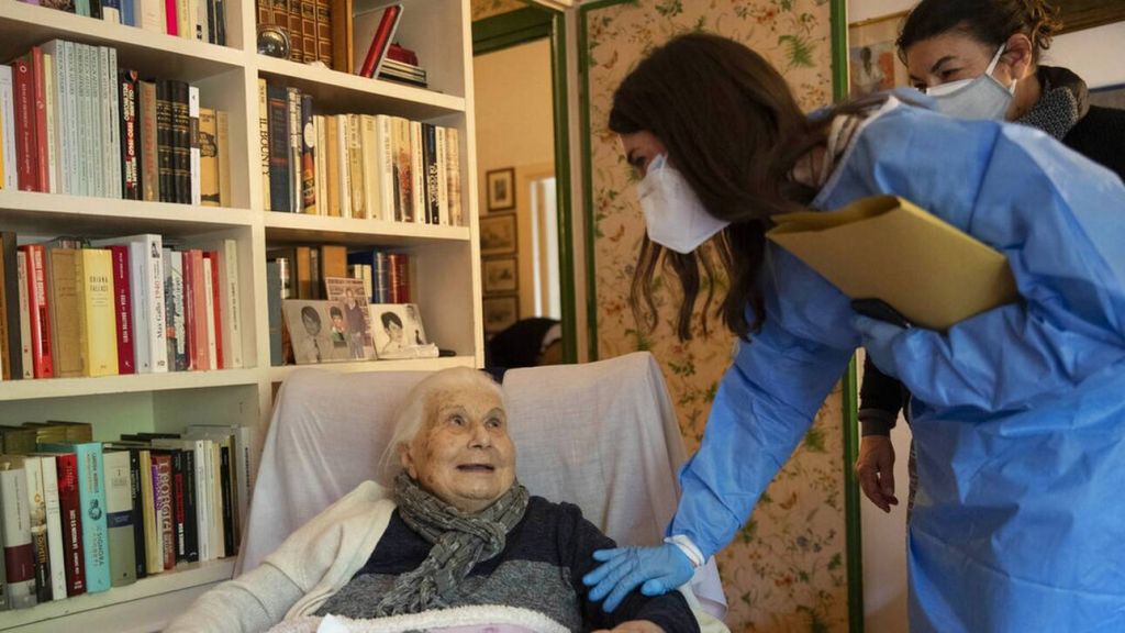 Κοροναϊός: Έρχεται ο δωρεάν κατ’ οίκον εμβολιασμός – Αύριο οι σχετικές διαδικασίες στη Βουλή