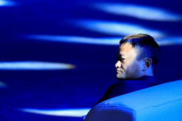 Alibaba: Ο Τζακ Μα το έριξε στη ζωγραφική και τις φιλανθρωπίες