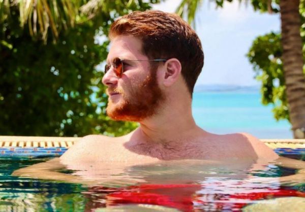 Τζέιμς Καφετζής: Τα ξαναβρήκε με τη Μαξίν; – Οι φωτογραφίες από τη Ρόδο