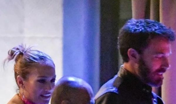 Μπεν Άφλεκ – Τζέι Λο: Το πρώτο καυτό δημόσιο φιλί είναι γεγονός