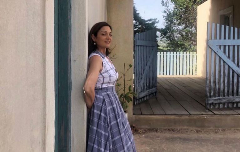 Ελένη Καρακάση: Οι Άγριες Μέλισσες, το θέατρο και η κρίση στον καλλιτεχνικό χώρο