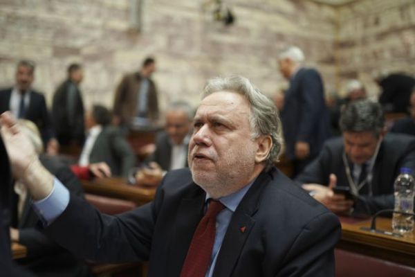 Κατρούγκαλος: Ο Ζάεφ οφείλει να τηρήσει τη συμφωνία των Πρεσπών – Βολές και κατά της ΝΔ