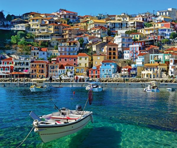 Πάργα: Νησιώτικο χρώμα, ρομαντική ατμόσφαιρα