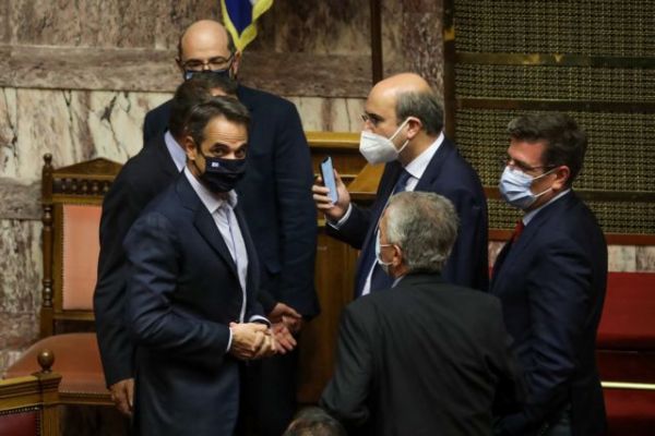 Οργανώσεις γυναικών διαψεύδουν Μητσοτάκη ότι συμφώνησαν στο εργασιακό